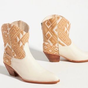 Anthropologie x Momo New York Ivory hand woven western boots size:37 *New